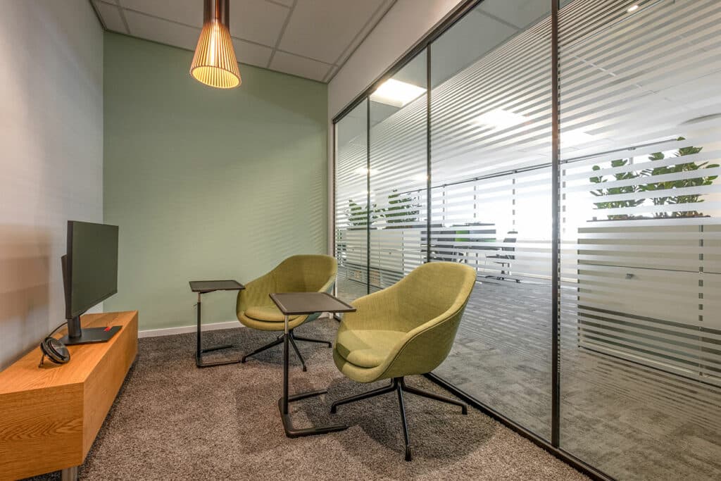 This workspace design for swiss re considers cognitive comfort