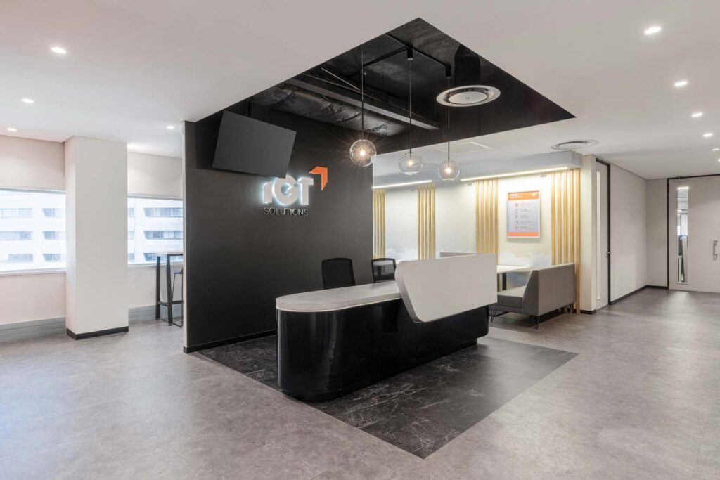 IGT Solutions - Modern call-centre reception