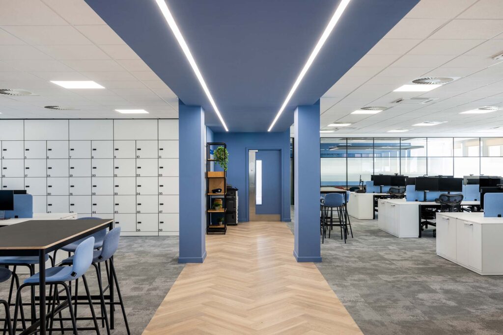BA Euroflyer Gatwick open plan office fit out with modern workstations and collaborative spaces